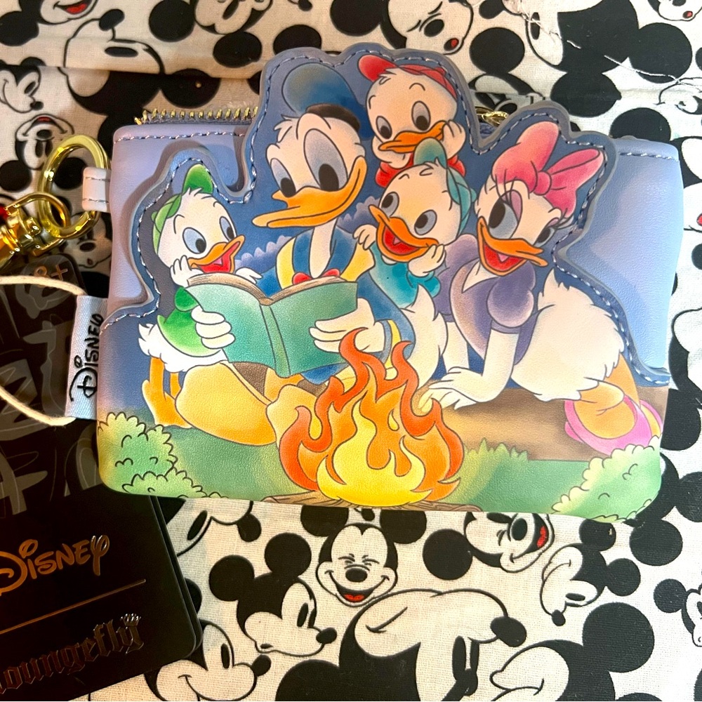 Loungefly Disney Donald And Family Campfire Coinpurse with Clip NWT 2024